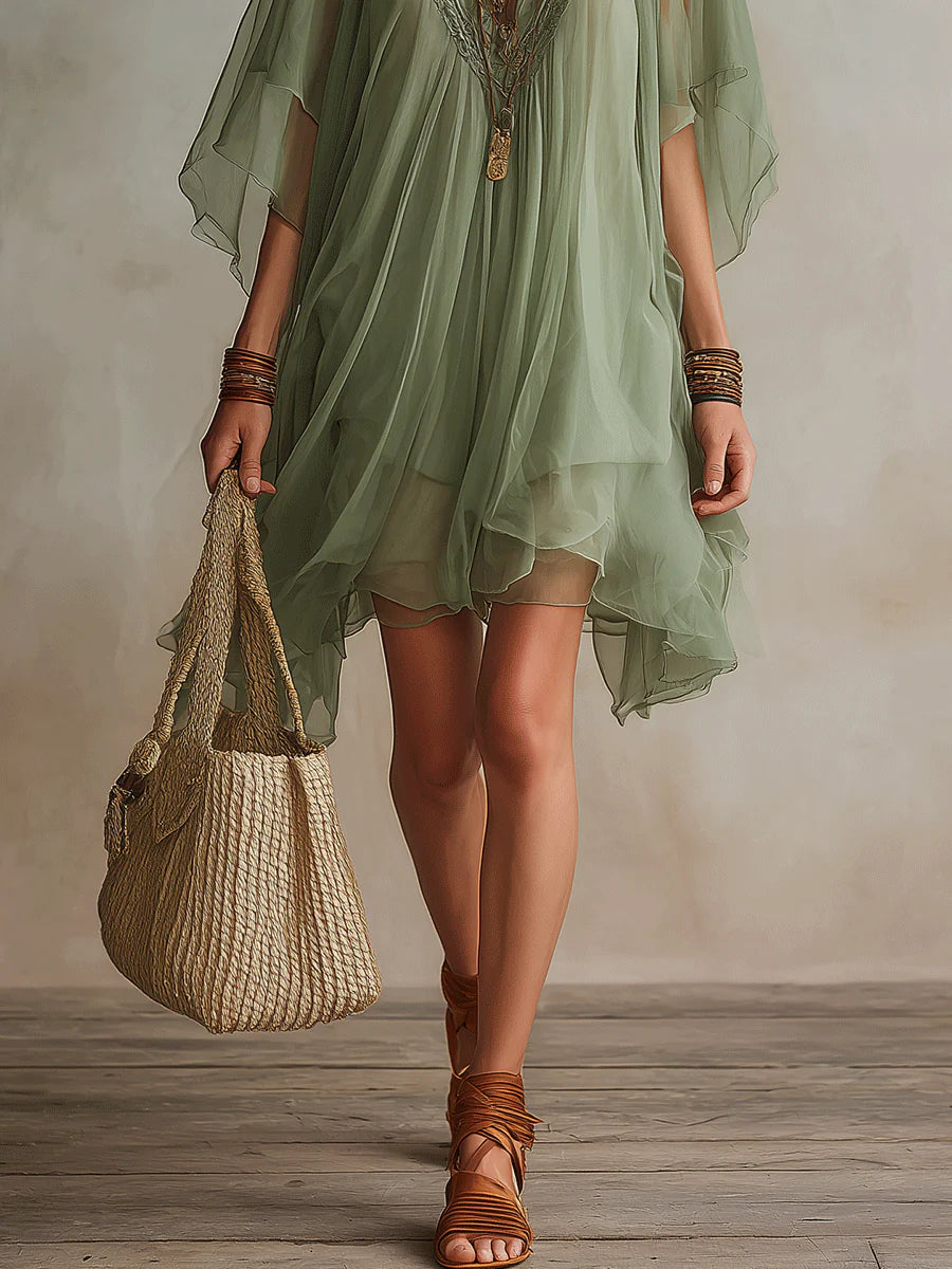 Vestido Mini Vaporoso en Chiffon Verde con Escote en V