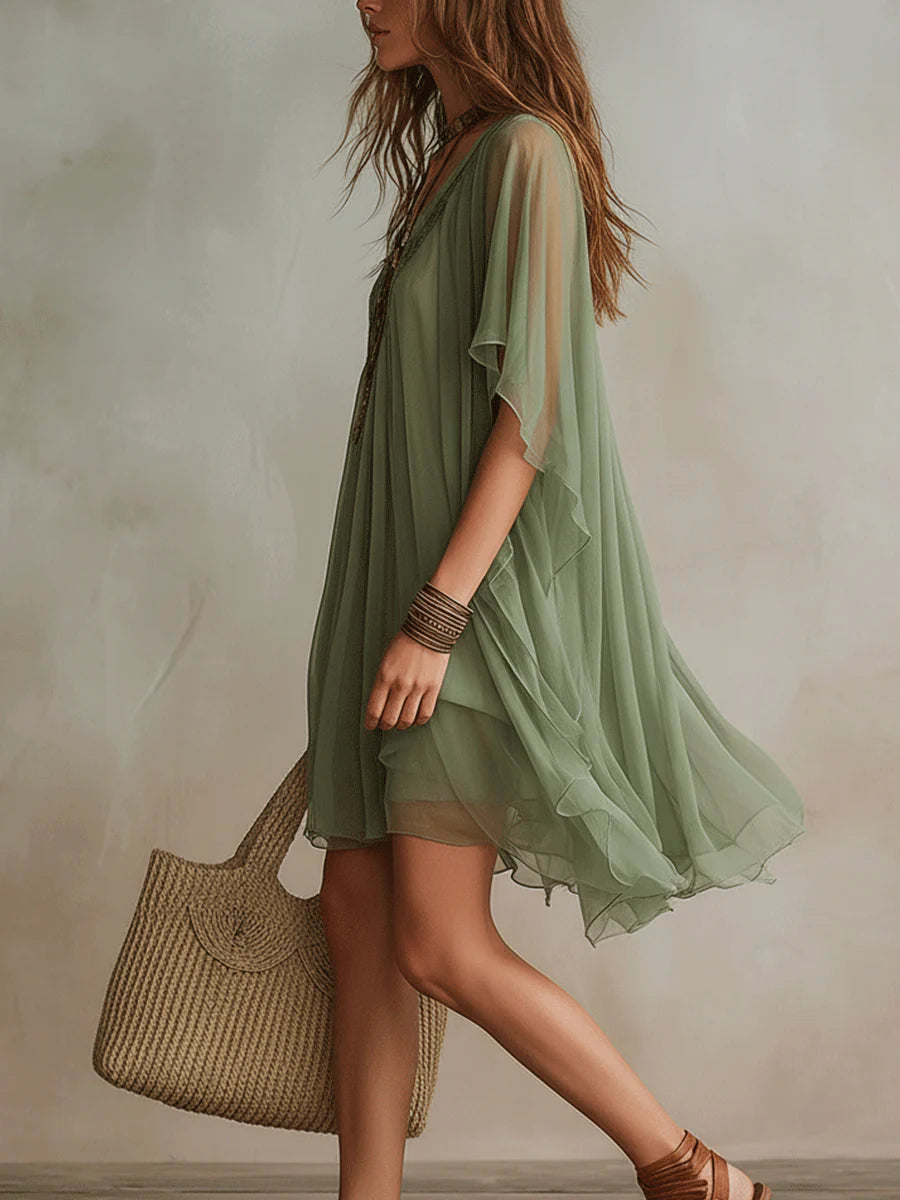 Vestido Mini Vaporoso en Chiffon Verde con Escote en V