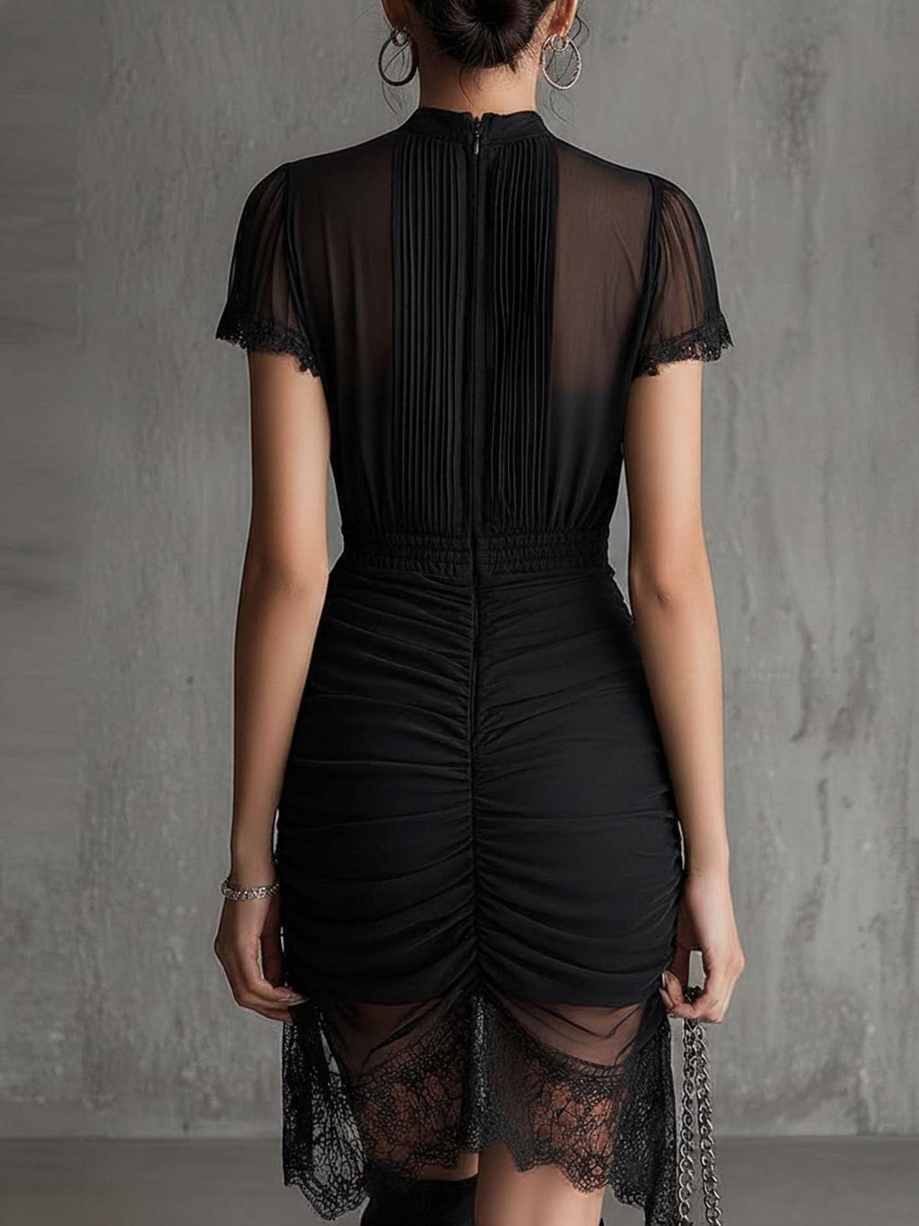 Vestido Mini en Chiffon Negro con Cintura Plisada