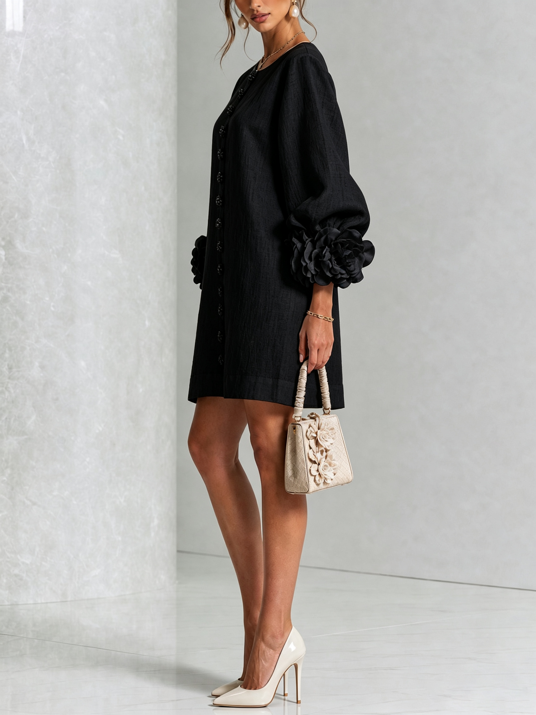 Cecilia | Vestido Mini en Mezcla de Lino con Puños de Rosa, Negro
