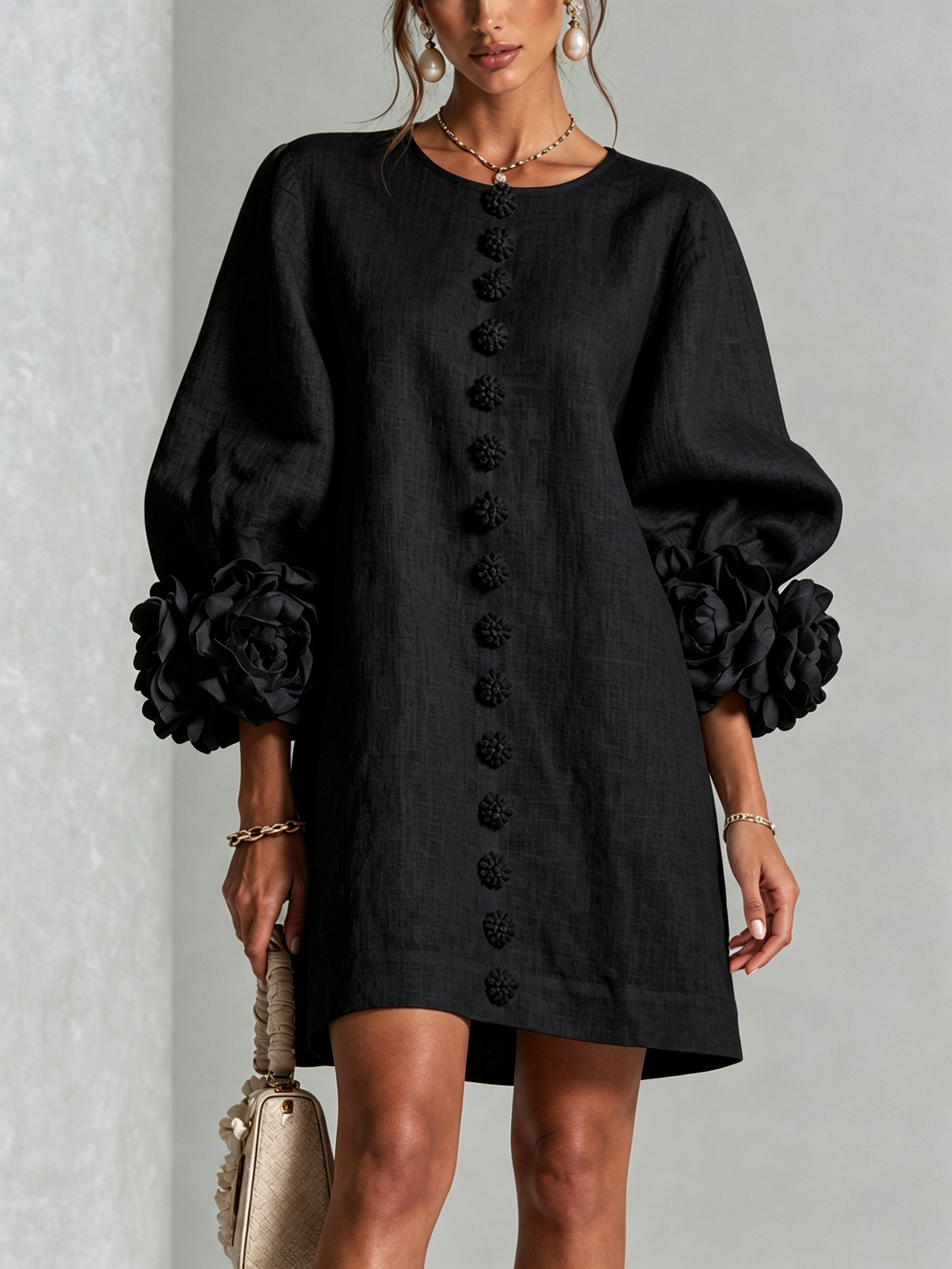 Cecilia | Vestido Mini en Mezcla de Lino con Puños de Rosa, Negro