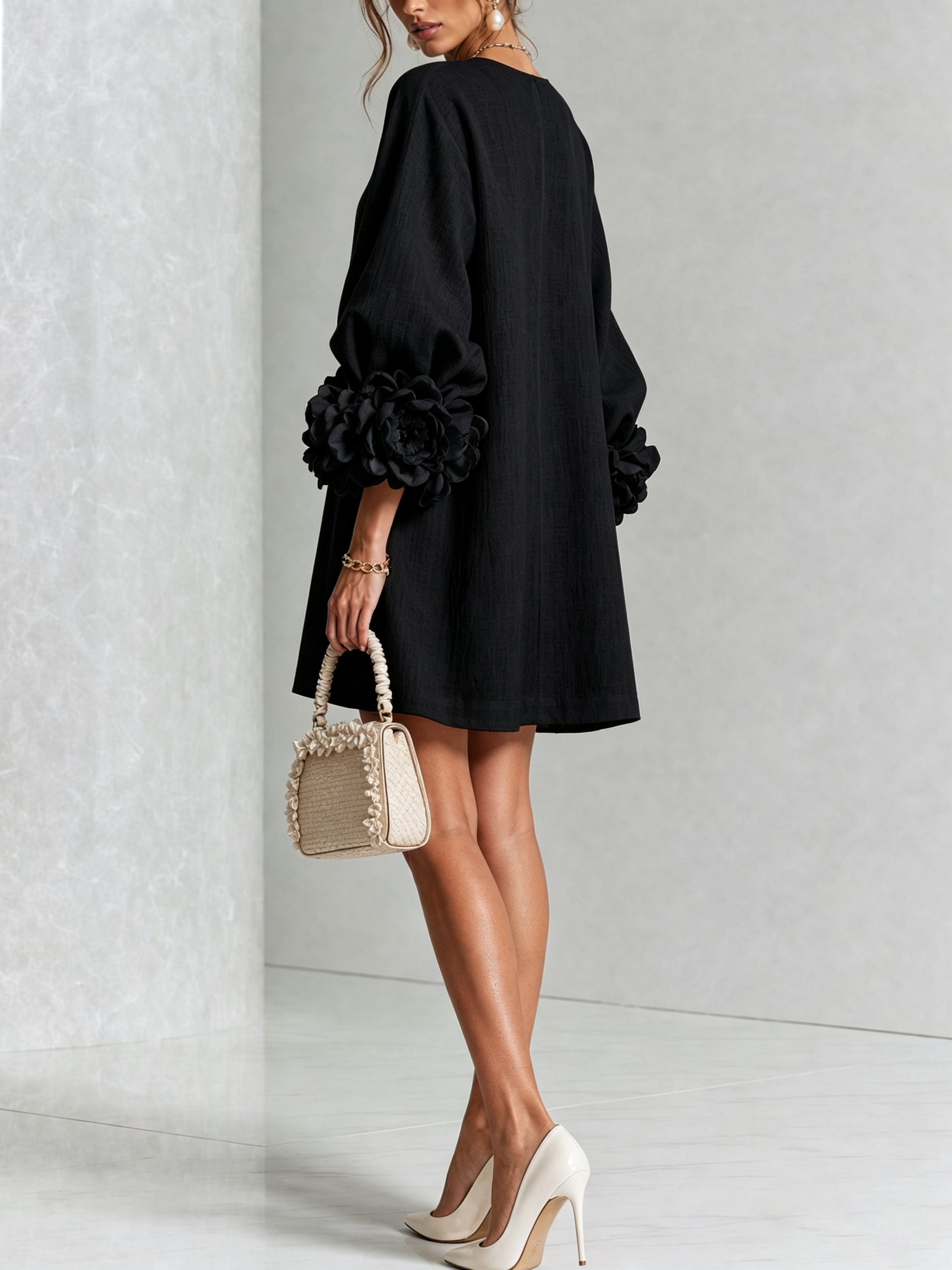 Cecilia | Vestido Mini en Mezcla de Lino con Puños de Rosa, Negro