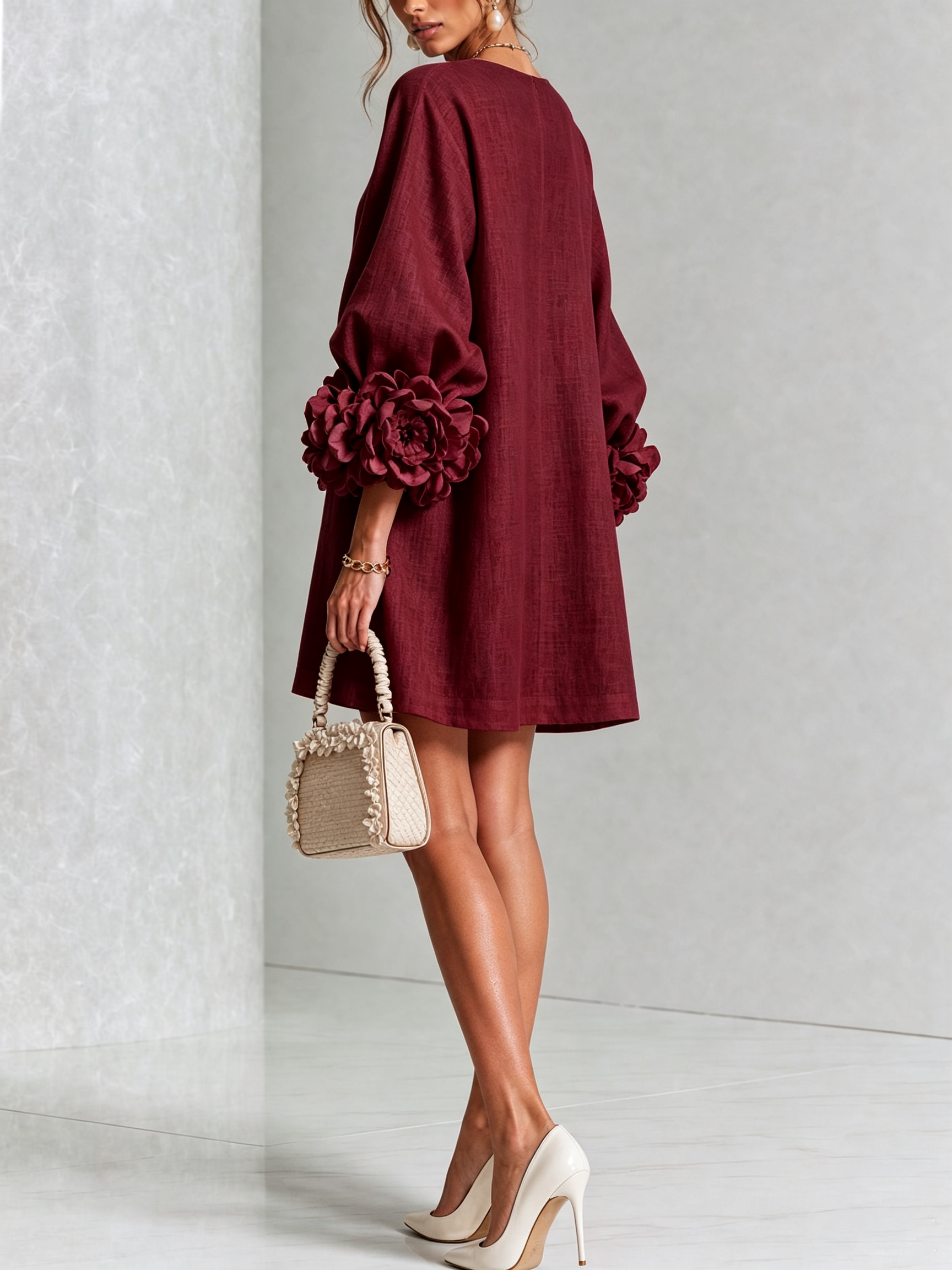 Ilaria | Vestido Mini en Mezcla de Lino con Puños de Rosa, Burdeos