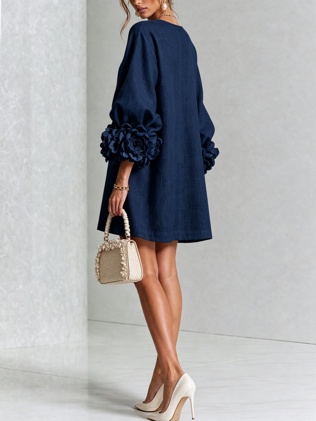 Marina | Vestido Mini en Mezcla de Lino con Puños de Rosa, Azul Marino