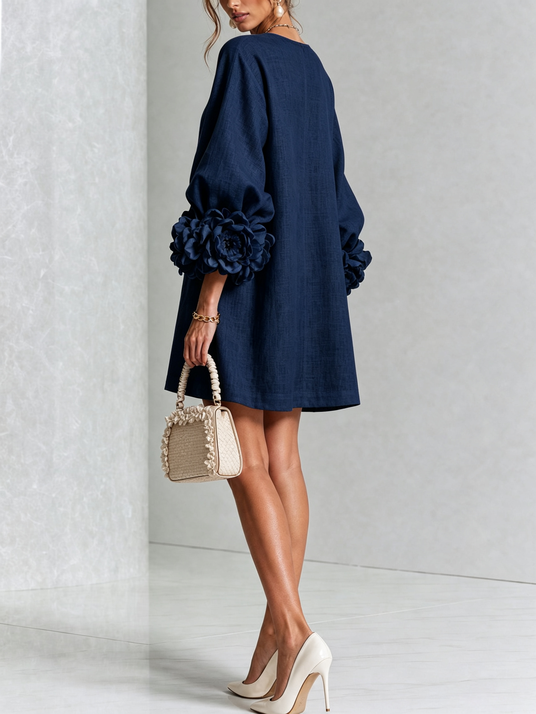Marina | Vestido Mini en Mezcla de Lino con Puños de Rosa, Azul Marino