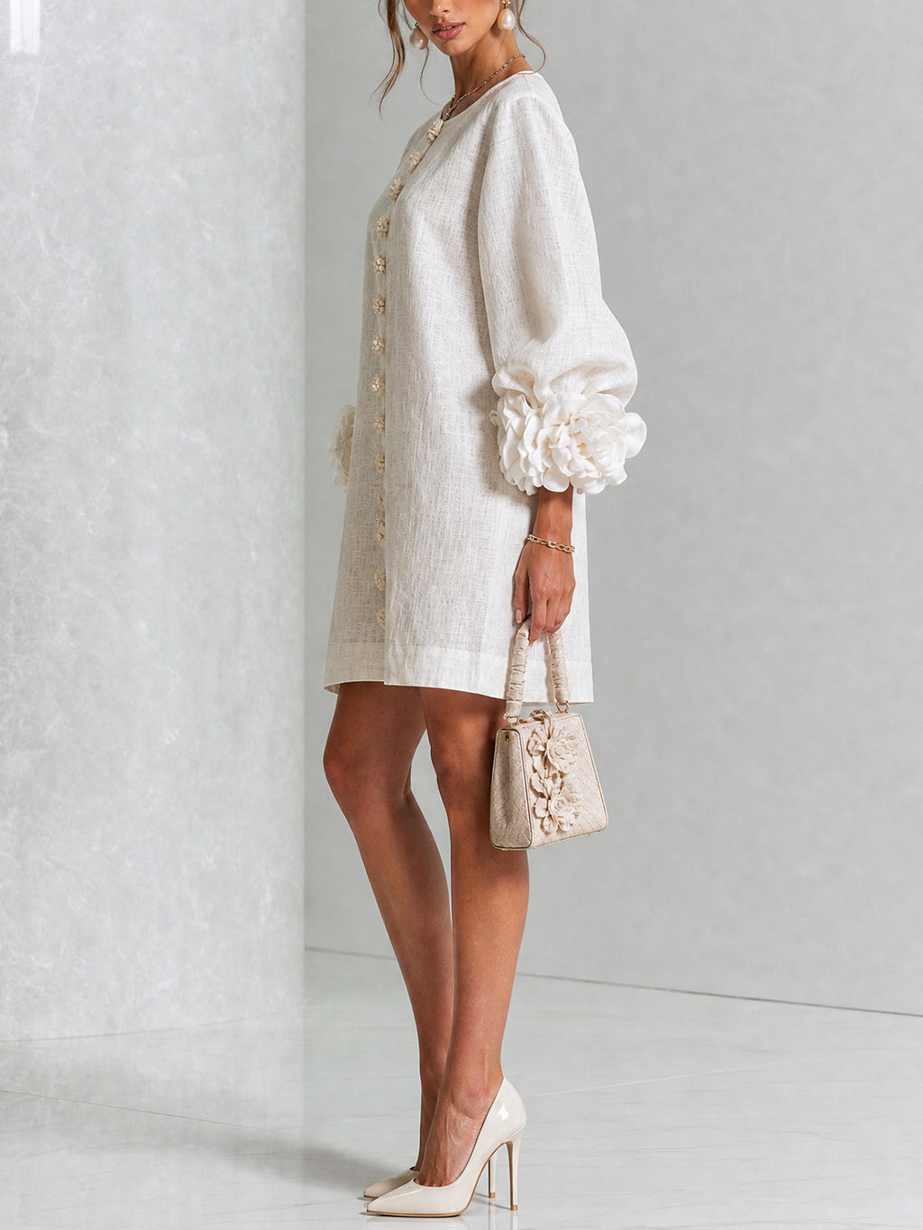 Chiara | Vestido Mini en Mezcla de Lino con Puños de Rosa, Blanco