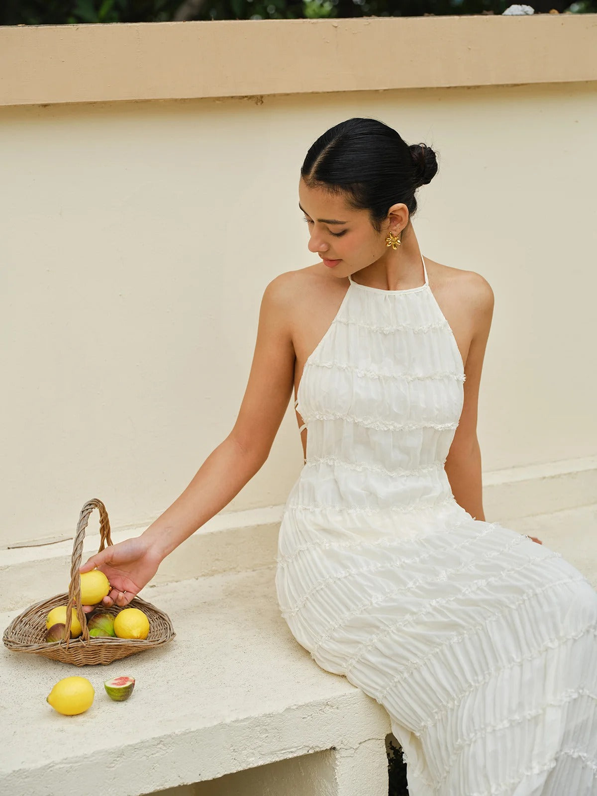 Vestido halter con tirantes y volantes en la espalda