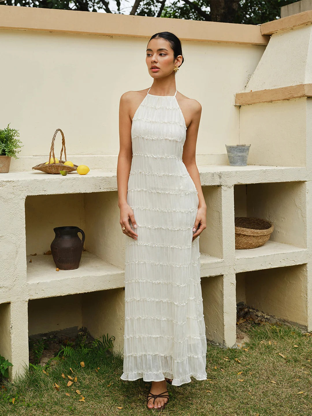 Vestido halter con tirantes y volantes en la espalda