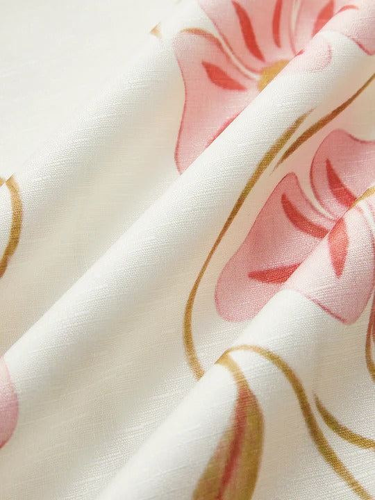 Vestido corto sin mangas con estampado romántico