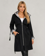 Mabel | Parka Impermeable con Capucha y Detalles a Cuadros